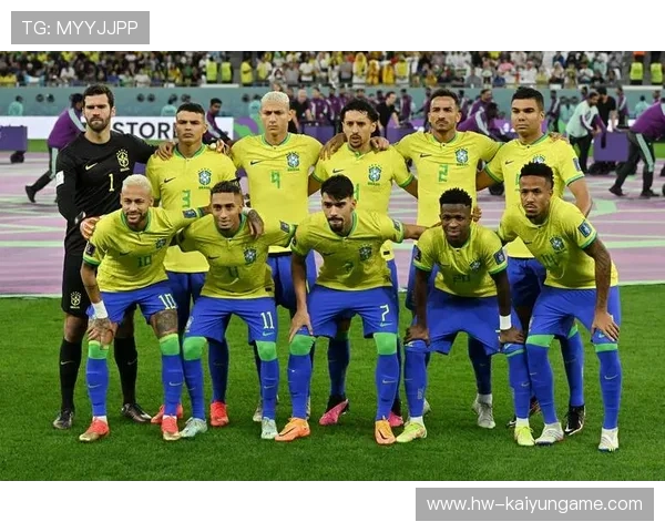 内马尔与家人合照晒出烹饪成果，生活化的一面圈粉